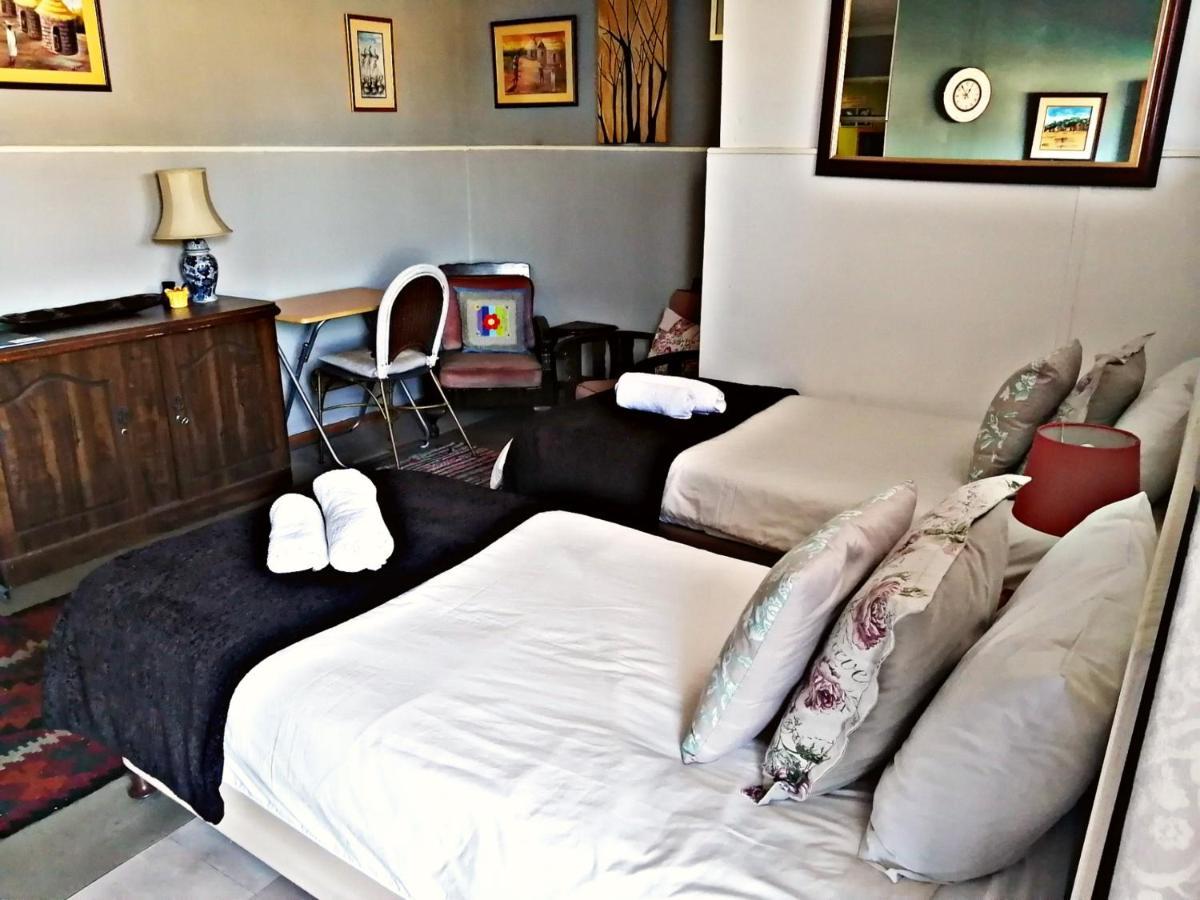 בלוויל Suzie'S Coffee Shop Accommodation מראה חיצוני תמונה
